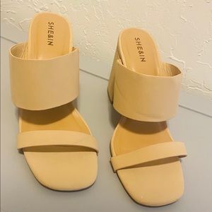 🌻3in beige heels🌻